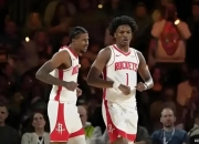 LOL赛事-火箭队和勇士队体育场上的对抗