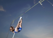 英雄联盟总决赛直播-维也纳球场与北京直播间，伊萨克的双重稳定输出如何连接两个世界