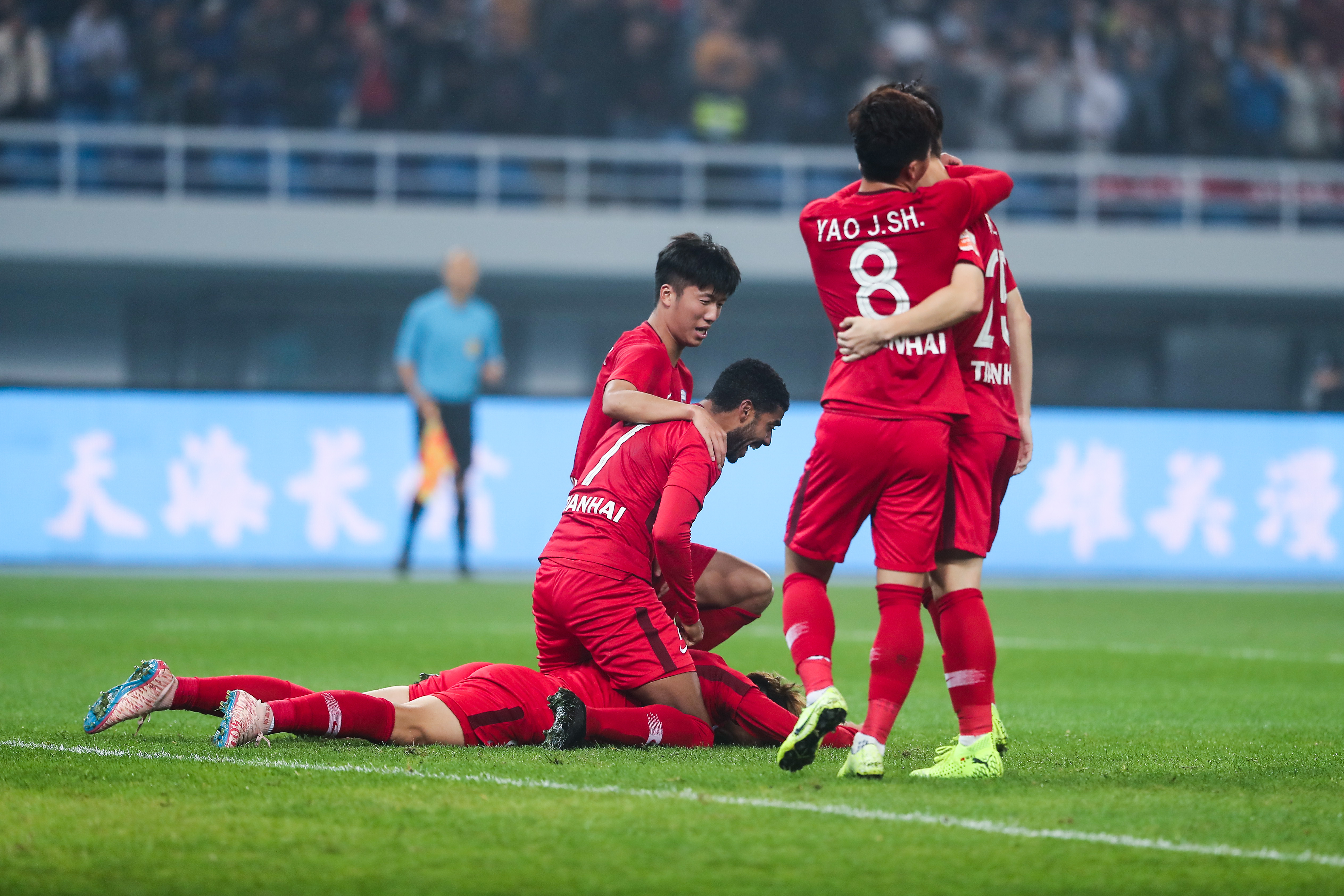 包含天津泰达球员伤停影响显著，中超保级形势岌岌可危的词条