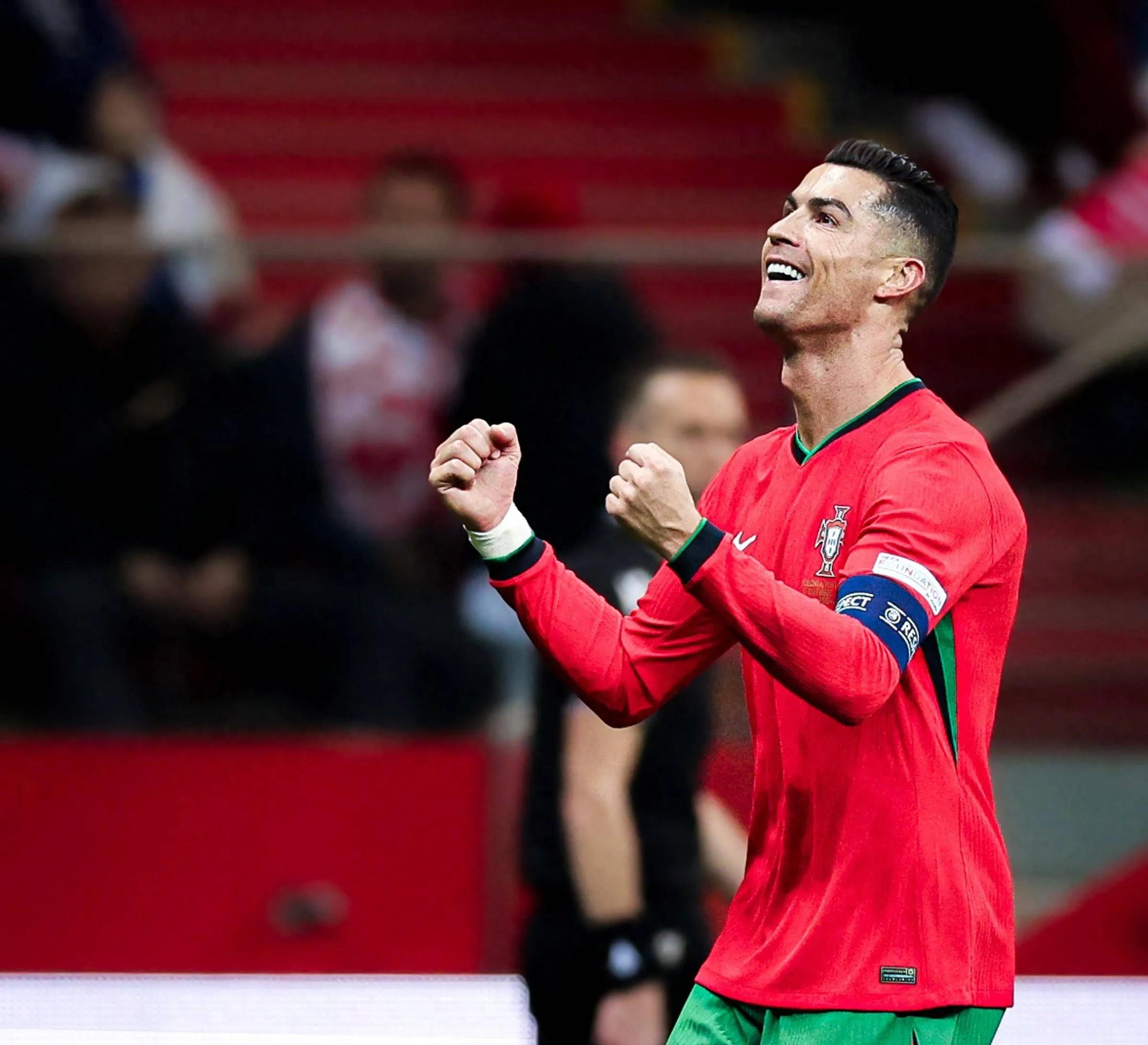 关于迎风破浪，欧洲足球赛事中球员拼尽全力的信息