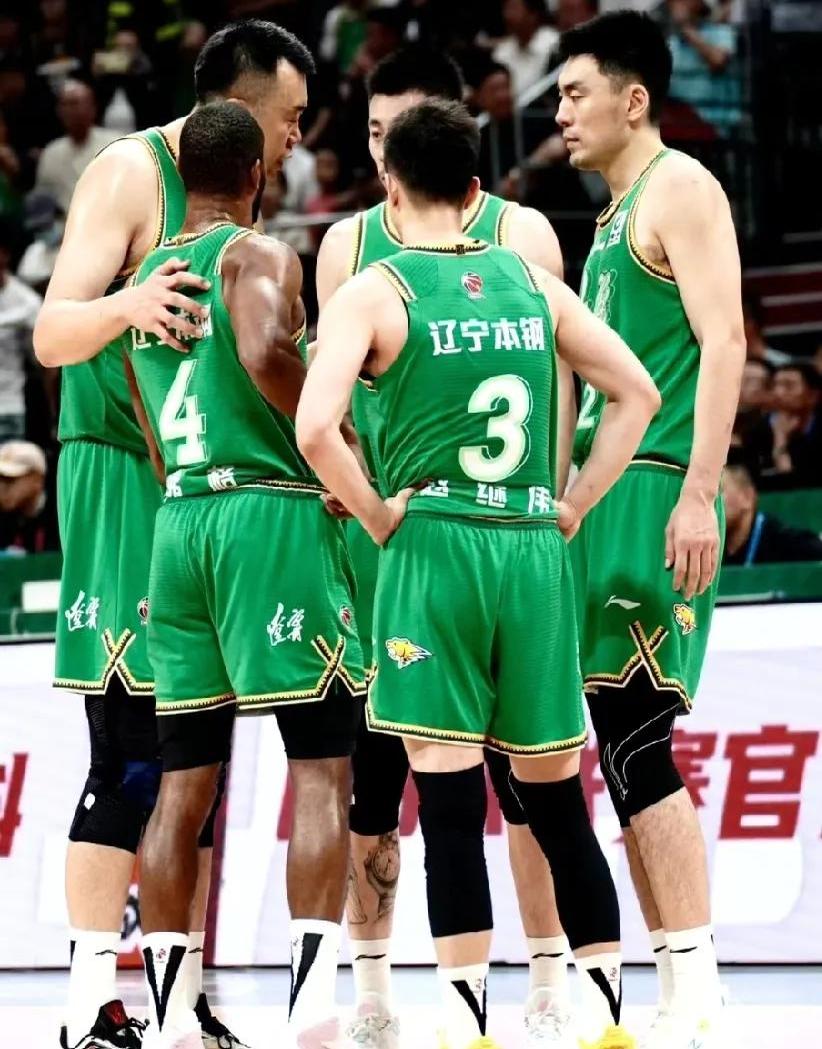 辽宁队与北京队的激烈角逐引人注目 辽宁队与北京队的激烈角逐引人注目