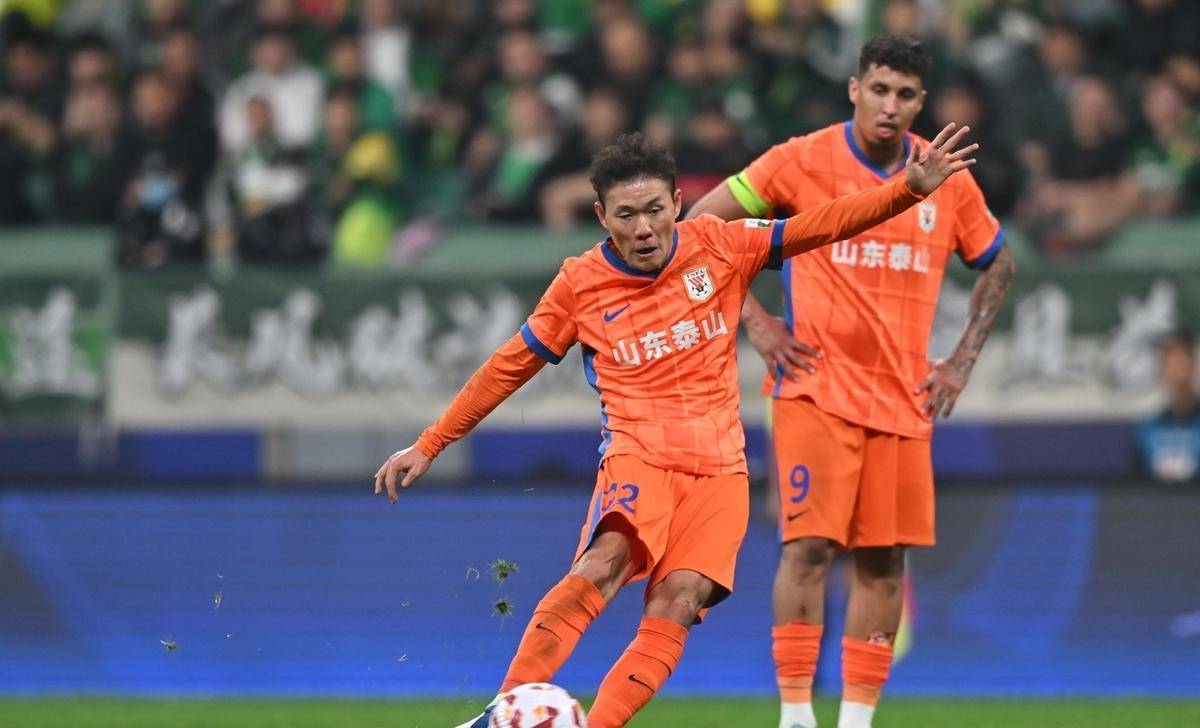 京鲁大战:国内两支豪门球队的较量! 京鲁大战:国内两支豪门球队的较量!