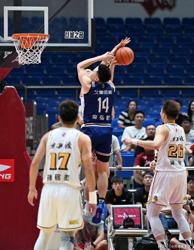 包含上海男篮面临内部矛盾，球员情绪低落的词条