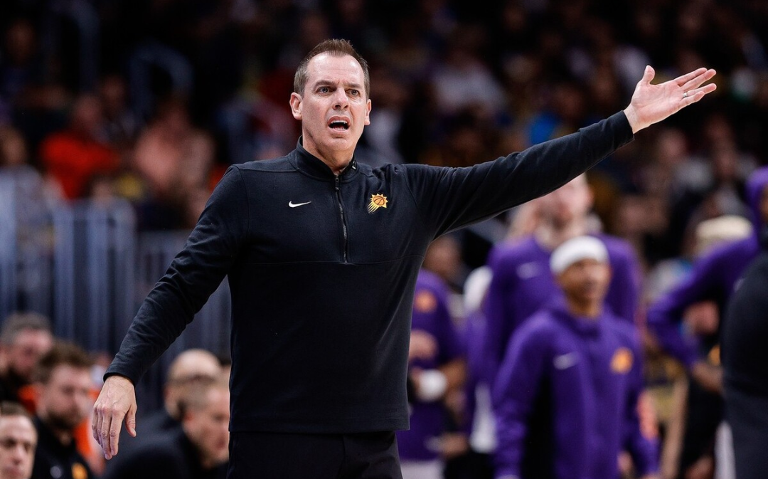 关于密尔沃基雄鹿横扫菲尼克斯太阳，迪马利亚三分雨点燃全场焦点之战小组赛，强势挺进下一轮的信息