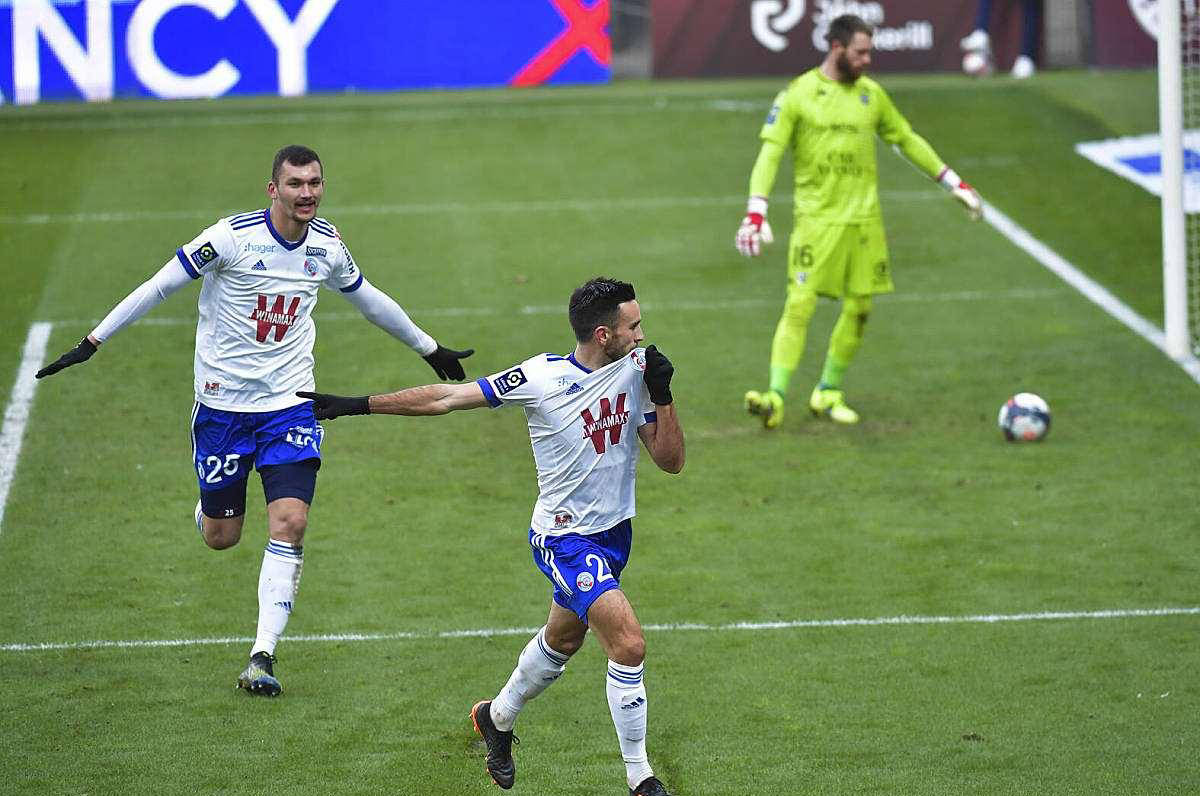 斯特拉斯堡不敌对手,遭遇低迷 斯特拉斯堡不敌对手,遭遇低迷