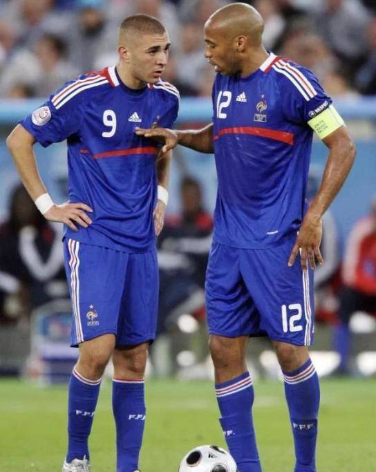 法国队翻盘日本队,梁靖崑扛起全队 法国队翻盘日本队,梁靖崑扛起全队